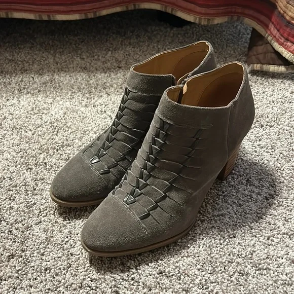 Fall grey ankle boots. Only worn a couple of times in great condition - Picture 4 of 5